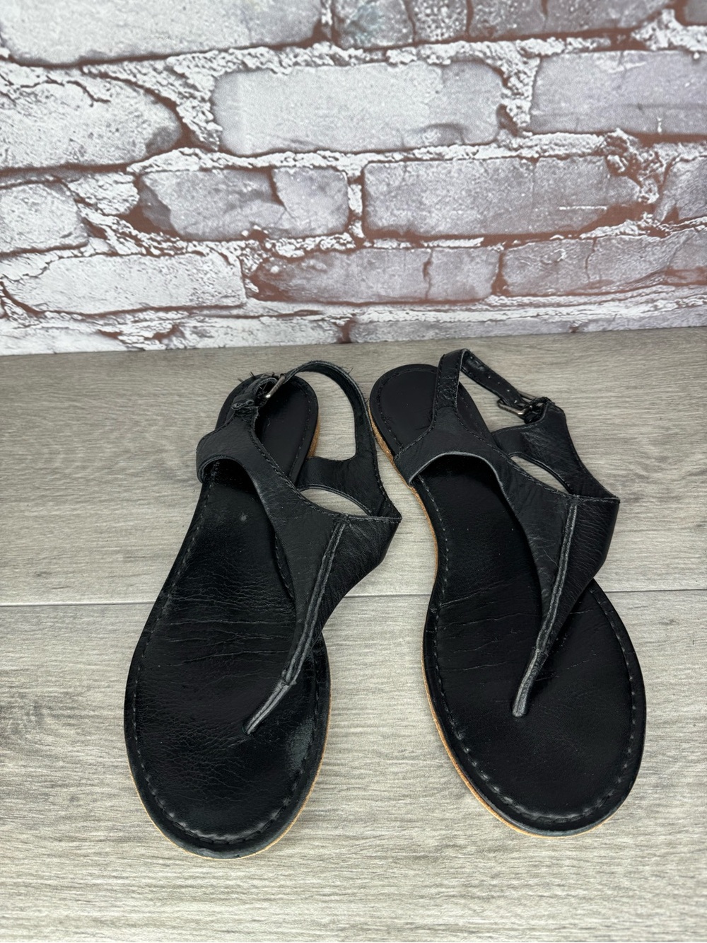 Frye Carson Seam Black Leather Thong T Strap Flats Sandals Women Sz 11M US/42EU